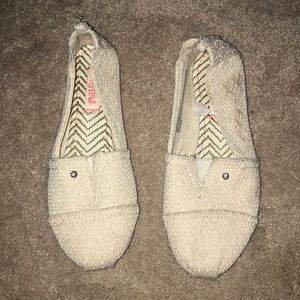 White textured flats